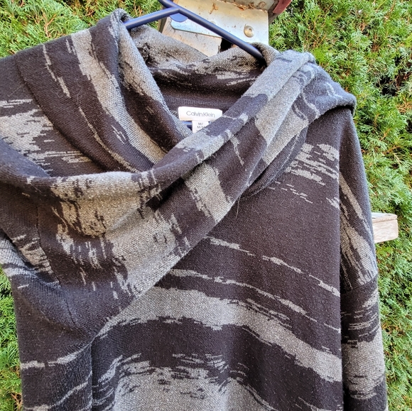 Calvin Klein sweater - Picture 2 of 7